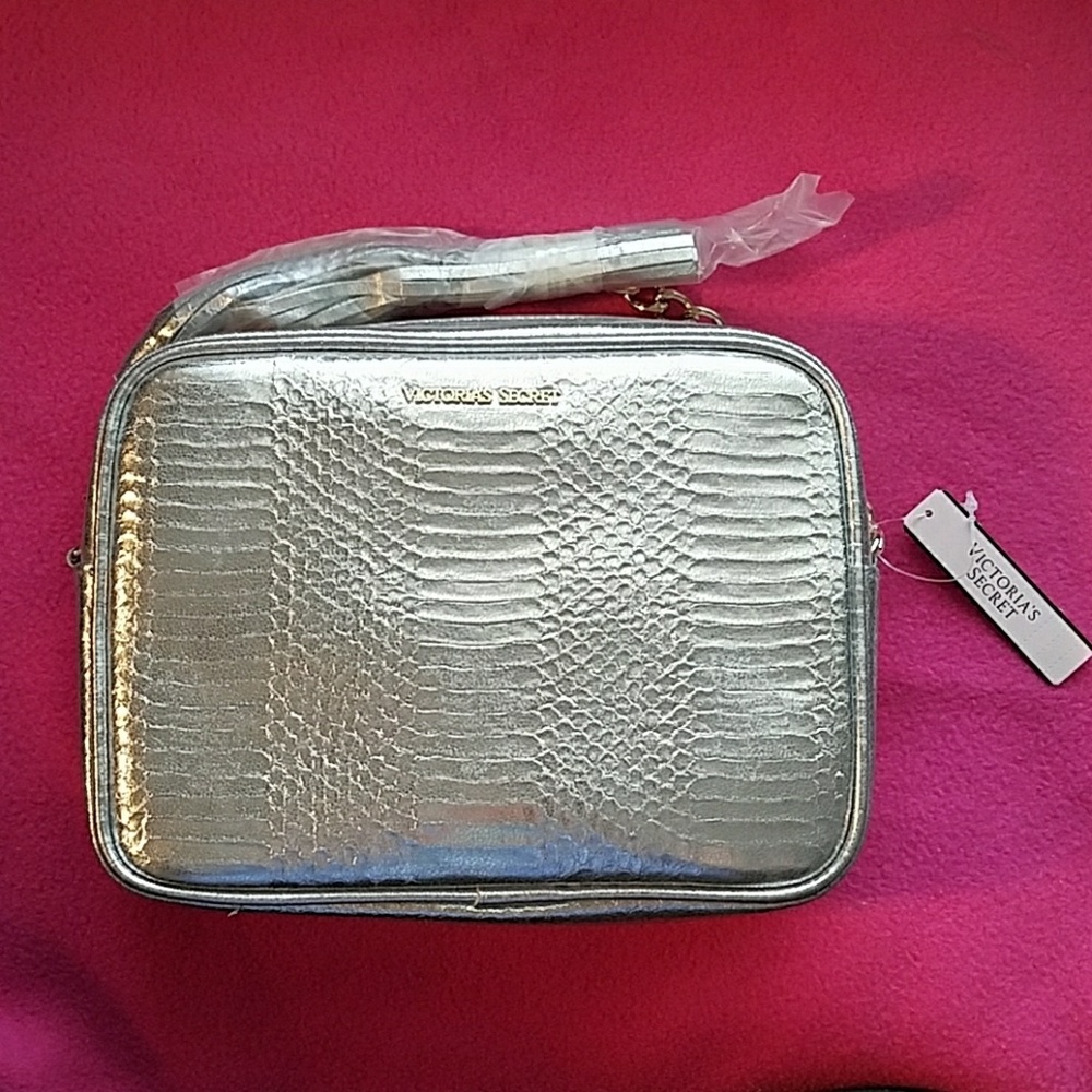 NWT VS CROSSBODY PURSE!